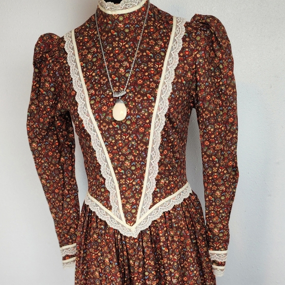 Hand crafted vintage 1970s Gunee Sax pattern Prarie cottagecore theater dress - Picture 6 of 16